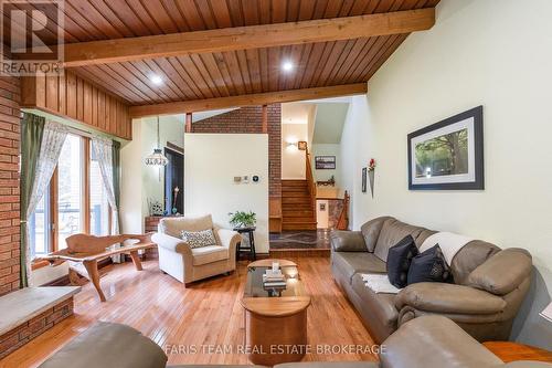 5565 5Th Line, New Tecumseth, ON - Indoor Photo Showing Living Room