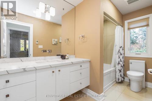 5565 5Th Line, New Tecumseth, ON - Indoor Photo Showing Bathroom