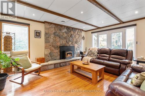 5565 5Th Line, New Tecumseth, ON - Indoor Photo Showing Living Room With Fireplace