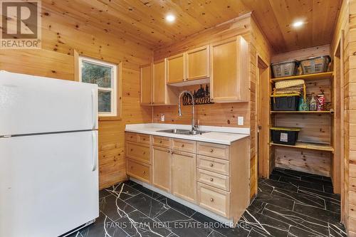 5565 5Th Line, New Tecumseth, ON - Indoor Photo Showing Kitchen With Double Sink