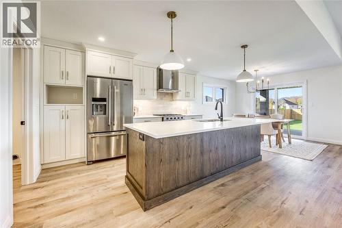 3532 Paul Crescent, Plympton-Wyoming, ON - Indoor Photo Showing Kitchen With Upgraded Kitchen