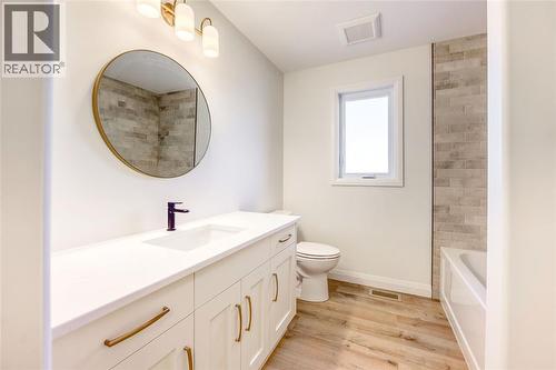 3532 Paul Crescent, Plympton-Wyoming, ON - Indoor Photo Showing Bathroom