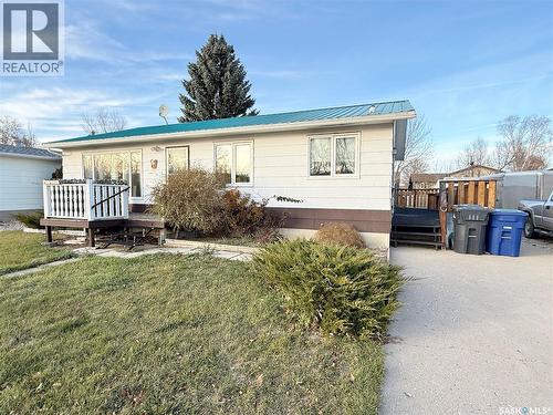 732 Duncan Drive, Weyburn, SK - Outdoor With Deck Patio Veranda