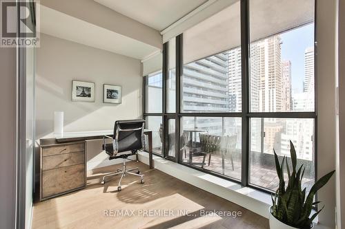 1606 - 8 Charlotte Street, Toronto, ON - Indoor