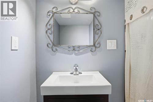 470 Hamilton Street, Regina, SK - Indoor Photo Showing Bathroom