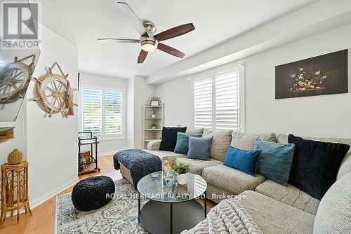 337 Ferndale Drive S, Barrie (Ardagh), ON - Indoor Photo Showing Living Room