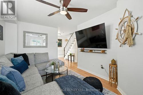 337 Ferndale Drive S, Barrie (Ardagh), ON - Indoor Photo Showing Living Room