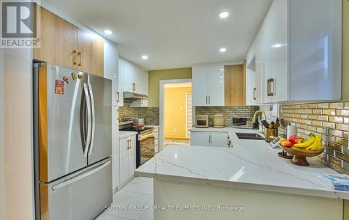 4322 Shelby Crescent, Mississauga, ON - Indoor Photo Showing Kitchen With Double Sink