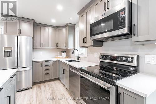 8304 County Road 169, Severn, ON - Indoor Photo Showing Kitchen With Upgraded Kitchen