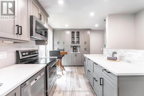 8304 County Road 169, Severn, ON - Indoor Photo Showing Kitchen With Upgraded Kitchen