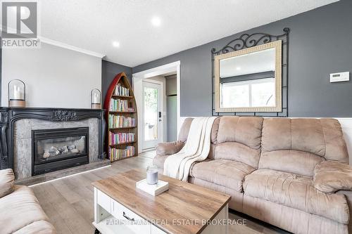 8304 County Road 169, Severn, ON - Indoor Photo Showing Living Room