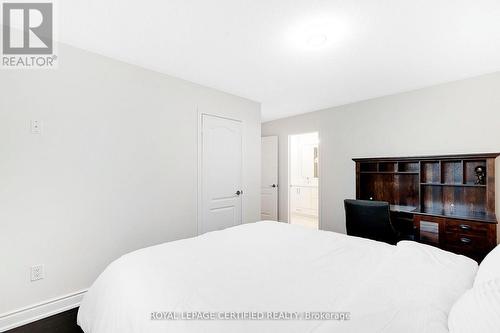 421 Stringer Circle, Milton, ON - Indoor Photo Showing Bedroom
