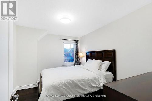 421 Stringer Circle, Milton, ON - Indoor Photo Showing Bedroom