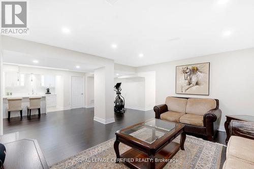 421 Stringer Circle, Milton, ON - Indoor Photo Showing Living Room