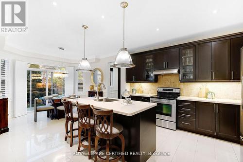 421 Stringer Circle, Milton, ON - Indoor Photo Showing Kitchen With Upgraded Kitchen