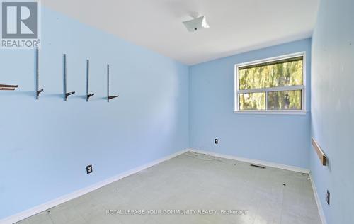 10 Village Green Way, Toronto, ON - Indoor Photo Showing Other Room