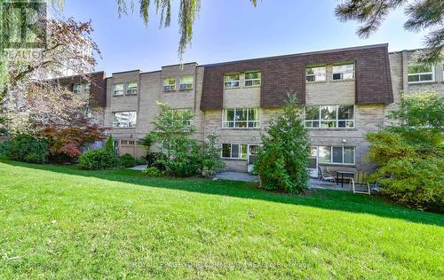 10 Village Green Way, Toronto, ON - Outdoor