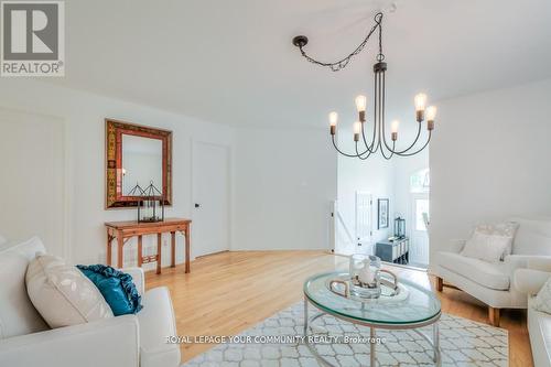 503 Silken Laumann Drive, Newmarket, ON - Indoor Photo Showing Living Room