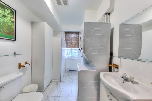 Bathroom - 1-2313 Rue Ontario E., Montréal (Ville-Marie), QC - Indoor