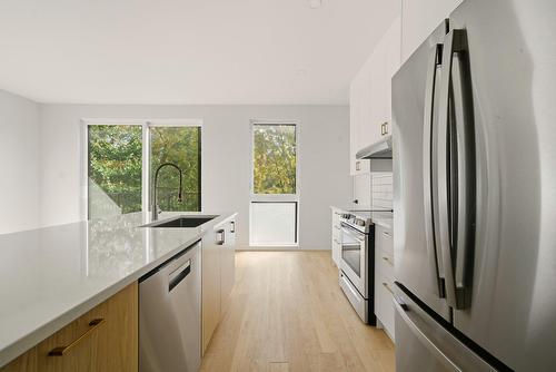 Kitchen - 2436 Rue Knox, Montréal (Le Sud-Ouest), QC - Indoor Photo Showing Kitchen With Upgraded Kitchen