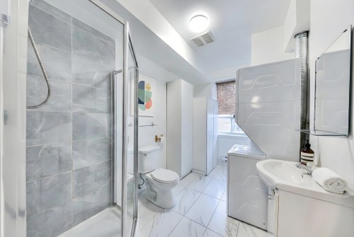 Bathroom - 2-2311 Rue Ontario E., Montréal (Ville-Marie), QC - Indoor Photo Showing Laundry Room