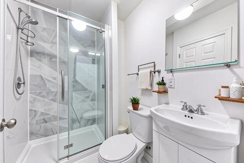 Bathroom - 3-2311 Rue Ontario E., Montréal (Ville-Marie), QC - Indoor Photo Showing Bathroom