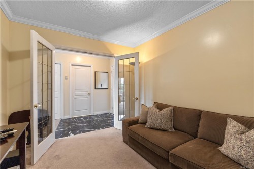 102-405 Quebec St, Victoria, BC - Indoor Photo Showing Living Room