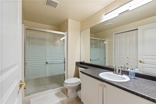 102-405 Quebec St, Victoria, BC - Indoor Photo Showing Bathroom