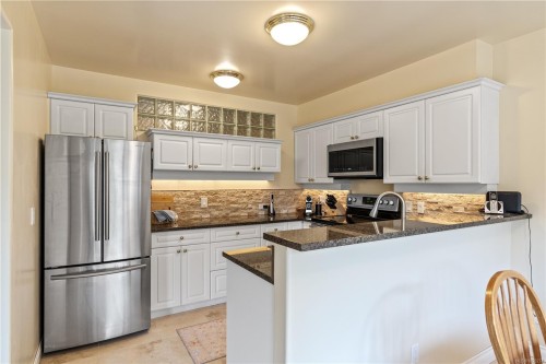 102-405 Quebec St, Victoria, BC - Indoor Photo Showing Kitchen