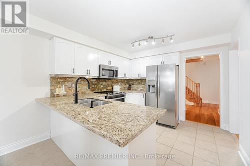 117 Professor Day Drive, Bradford West Gwillimbury, ON - Indoor Photo Showing Kitchen With Stainless Steel Kitchen With Double Sink With Upgraded Kitchen