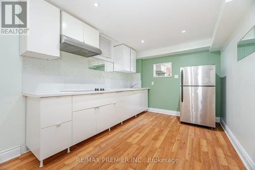 117 Professor Day Drive, Bradford West Gwillimbury, ON - Indoor Photo Showing Kitchen