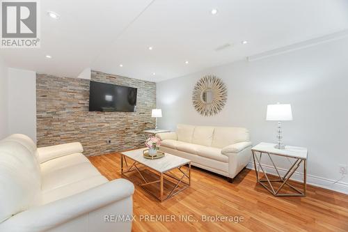 117 Professor Day Drive, Bradford West Gwillimbury, ON - Indoor Photo Showing Living Room