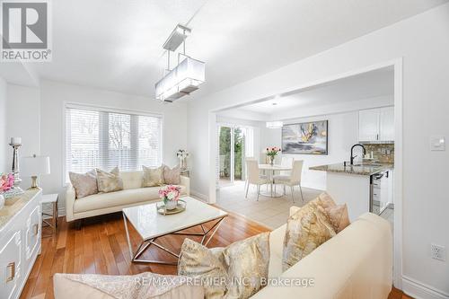 117 Professor Day Drive, Bradford West Gwillimbury, ON - Indoor Photo Showing Living Room