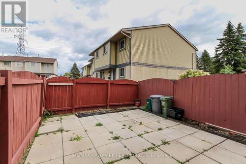 1800 Stonehenge Crescent, Ottawa, ON - Outdoor