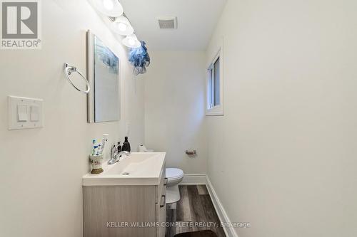 220 Caroline Street S, Hamilton, ON - Indoor Photo Showing Bathroom