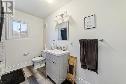 220 Caroline Street S, Hamilton, ON - Indoor Photo Showing Bathroom
