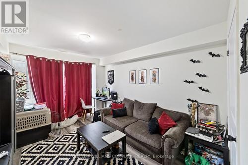 220 Caroline Street S, Hamilton, ON - Indoor Photo Showing Living Room