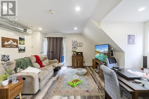 220 Caroline Street S, Hamilton, ON - Indoor Photo Showing Living Room