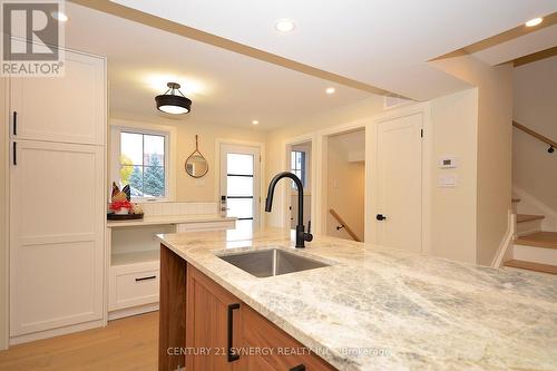32 - 660 Hochelaga Street, Ottawa, ON - Indoor Photo Showing Kitchen
