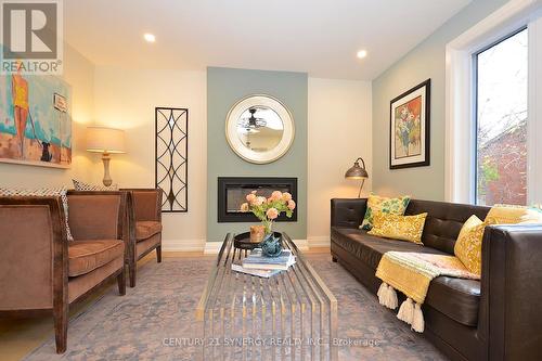 32 - 660 Hochelaga Street, Ottawa, ON - Indoor Photo Showing Living Room With Fireplace
