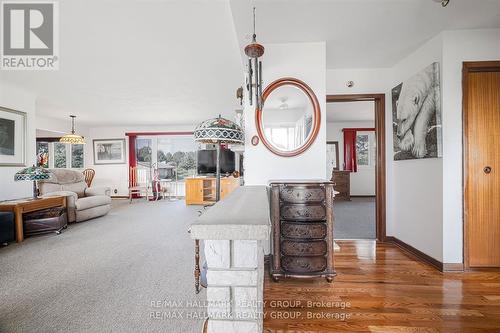 6050 Old Richmond Road, Ottawa, ON - Indoor Photo Showing Living Room