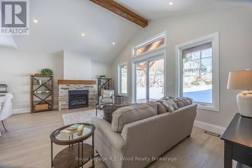 15 Greenhill Drive, Tillsonburg, ON - Indoor Photo Showing Living Room With Fireplace