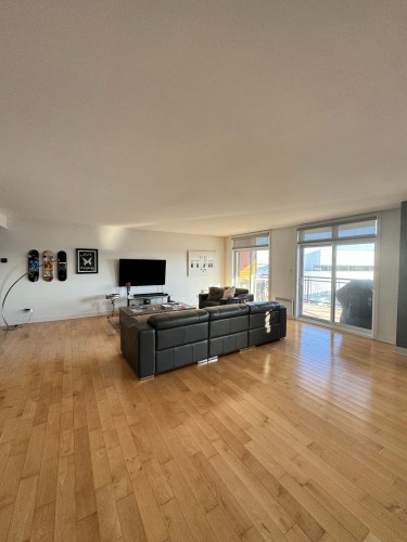 Salon - 514-2160 Av. Terry-Fox, Laval (Chomedey), QC - Indoor Photo Showing Living Room