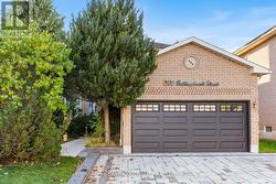 200 FALLINGBROOK STREET  Whitby, ON L1R 2B1