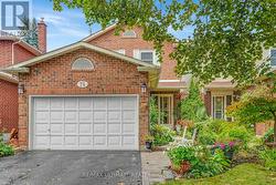74 ROBINSON CRESCENT  Whitby, ON L1N 6W5
