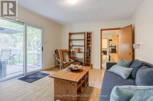 2033 Water'S Edge Drive, Oakville, ON - Indoor Photo Showing Living Room