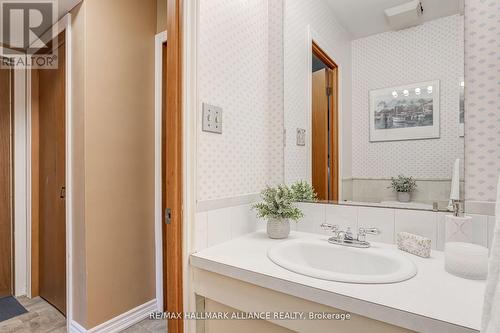 2033 Water'S Edge Drive, Oakville, ON - Indoor Photo Showing Bathroom