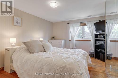 2033 Water'S Edge Drive, Oakville, ON - Indoor Photo Showing Bedroom