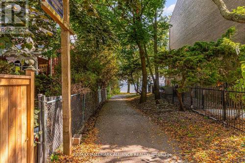 2033 Water'S Edge Drive, Oakville, ON - Outdoor