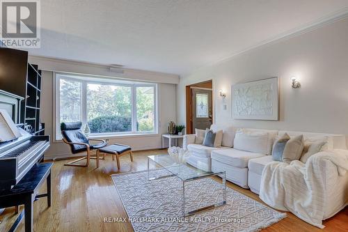 2033 Water'S Edge Drive, Oakville, ON - Indoor Photo Showing Living Room